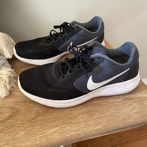 Nike tennis shoes